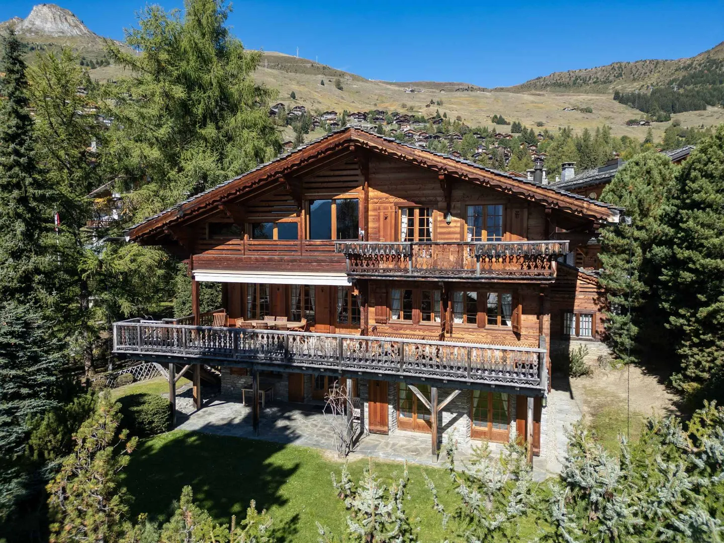 MAGNIFICO CHALET A ESSERTS 6 CAMERE - Foto 1 di 13