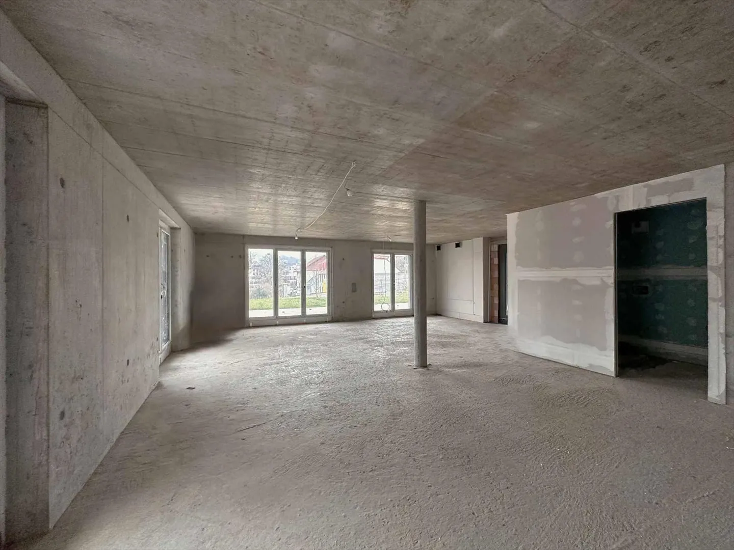 New Arcade for Sale - Saint-Michel District in Moudon - Photo 2 of 3