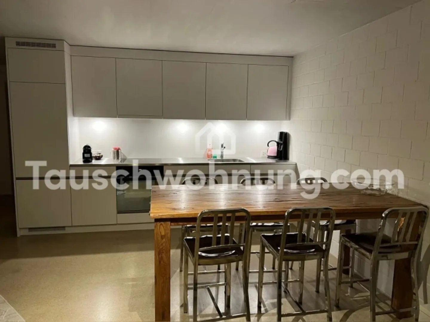 Appartamento di scambio moderno con 4 stanze nel distretto 12 in una posizione tranquilla e verde - Foto 1 di 9