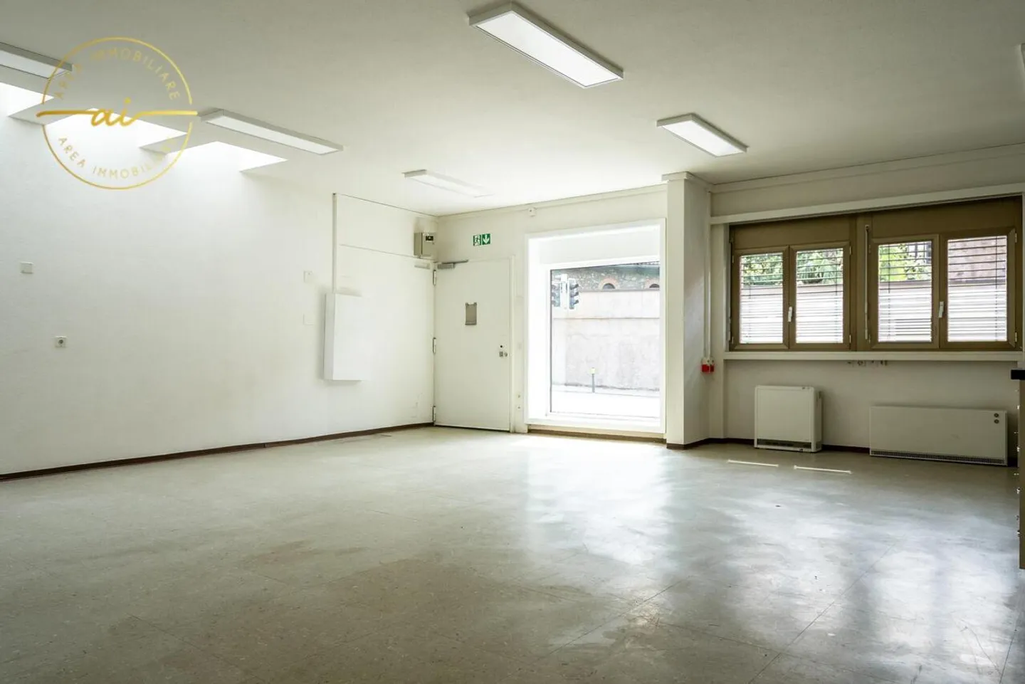 SINGLE-FAMILY HOUSE WITH ATTACHED COMMERCIAL SPACE - Photo 10 of 13