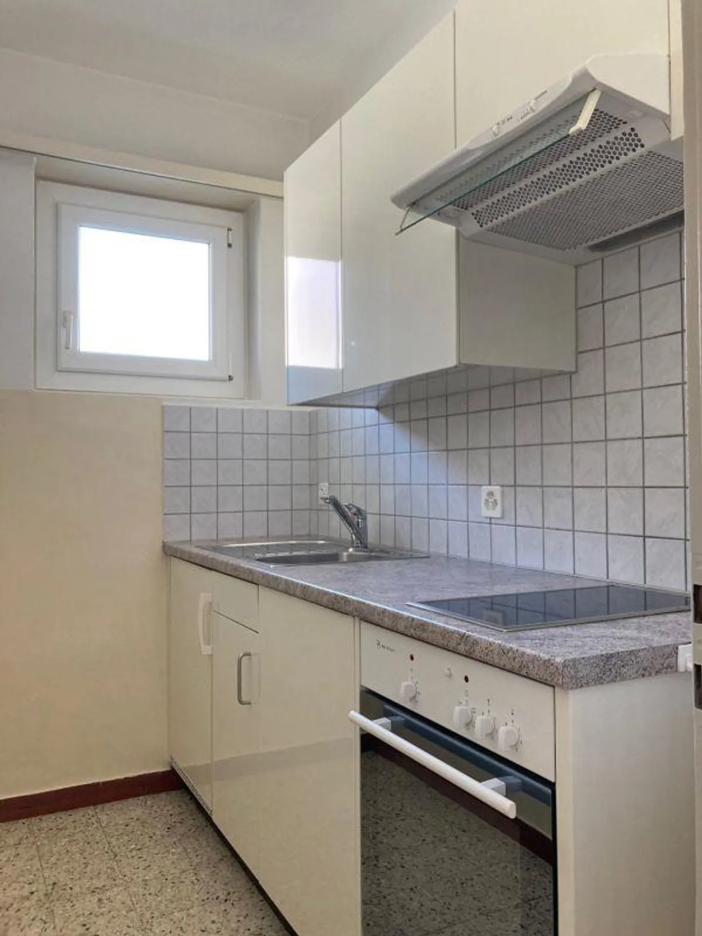 LOCARNO I BEAUTIFUL 2-ROOM - Photo 4 of 5