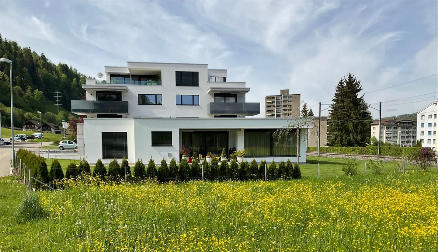 Attic 4.5 Rooms - Photo 2 of 14