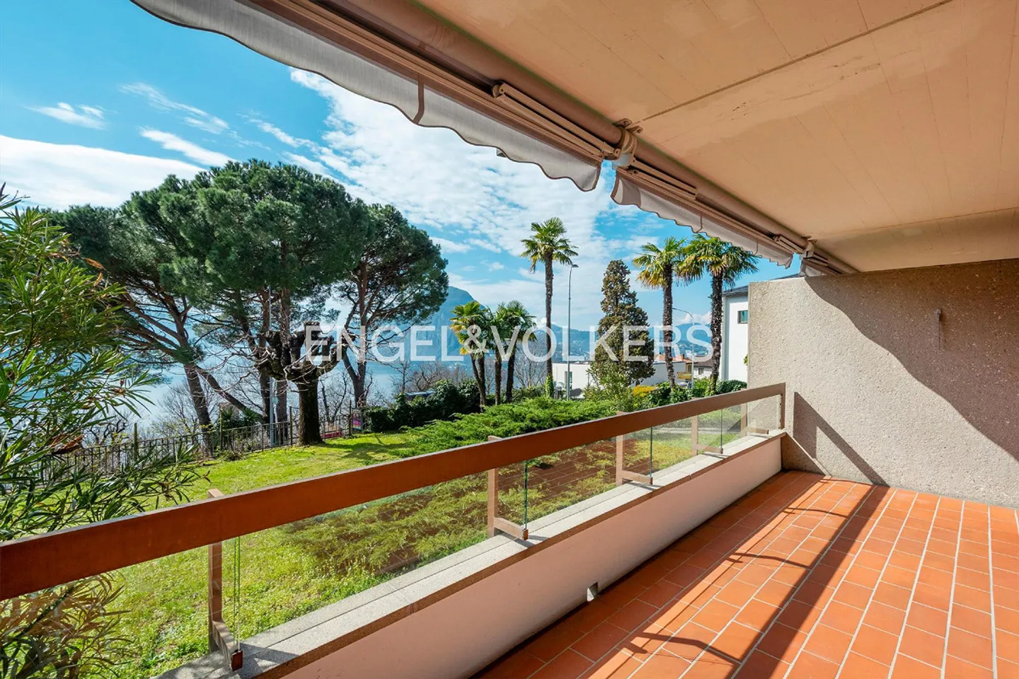 Cozy apartment with charm and lake view - Photo 1 of 12