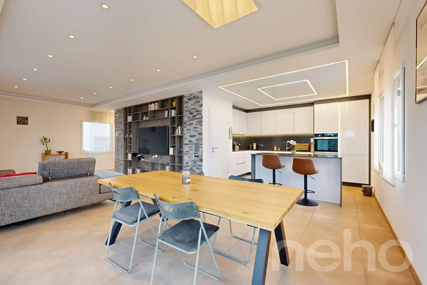 Im Herzen von Ursy: Zeitgenössische Eleganz und Lebensfreude - Foto 1 von 12