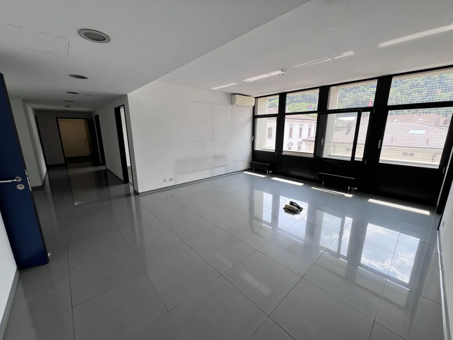 Office in the center of Chiasso opposite the FFS train station - Photo 5 of 9