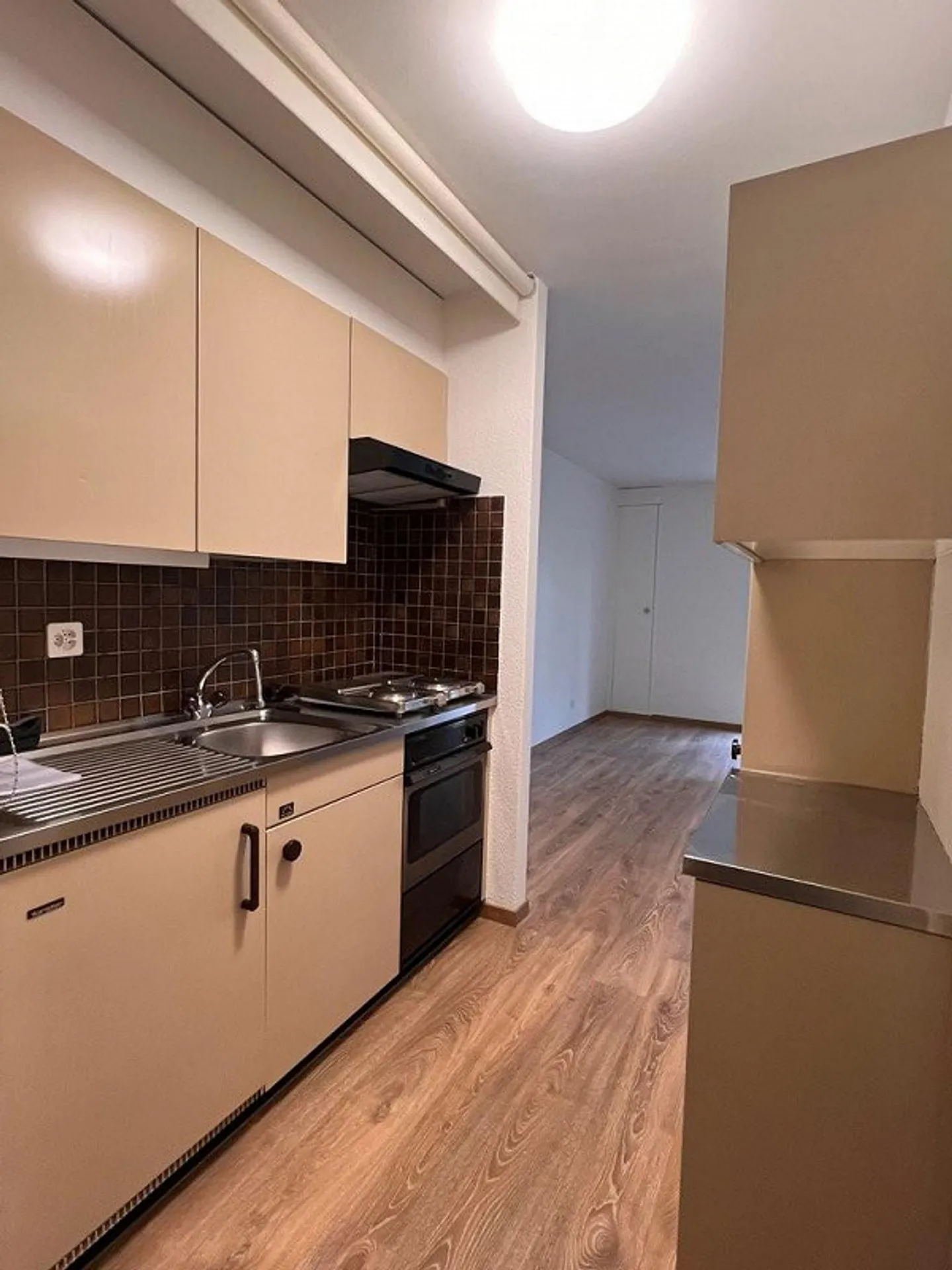 Ampio appartamento con 1 camera a Zurigo Oerlikon - Foto 2 di 6