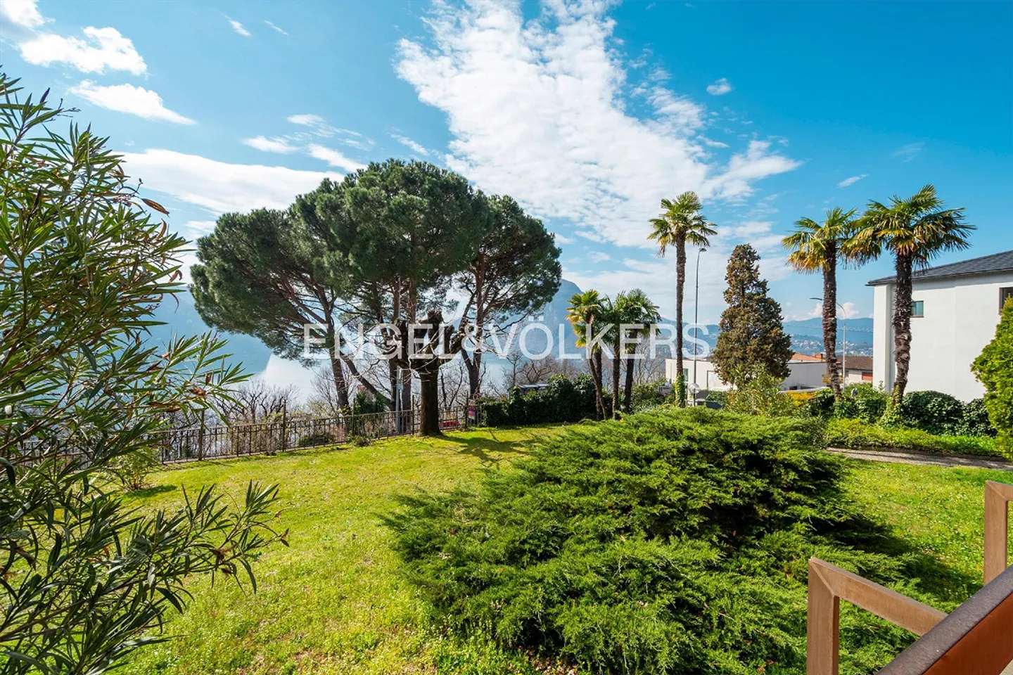 Cozy apartment with charm and lake view - Photo 10 of 12