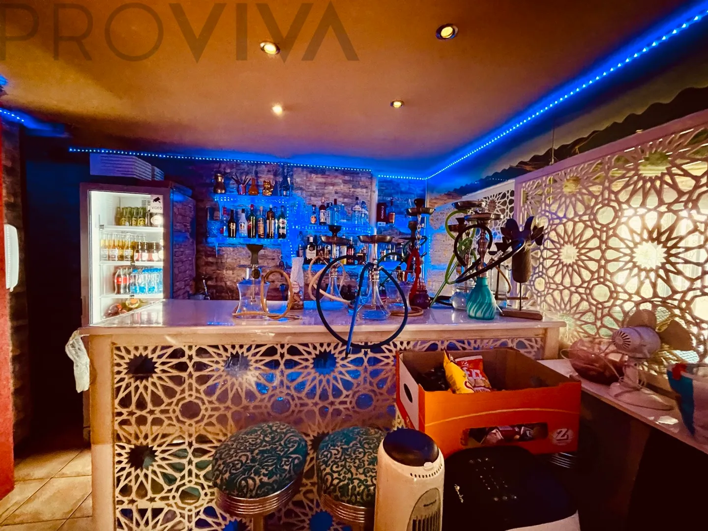 Café-restaurant unique de la ville avec un espace fumeur conforme - Photo 2 sur 7