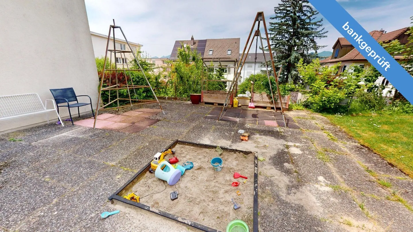 AgentSelly - Bright 5.5-Room Apartment with Great Potential - Photo 12 of 13