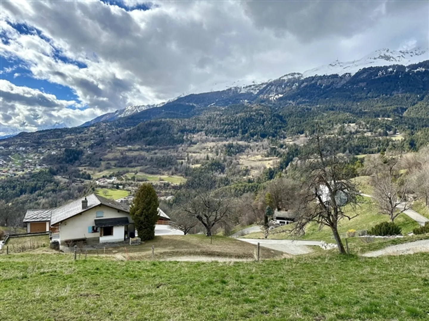 «Seltenes großes Grundstück mit herrlicher Aussicht» - Foto 1 von 2