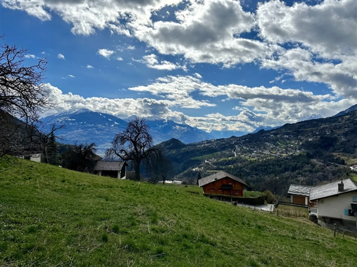 «Seltenes großes Grundstück mit herrlicher Aussicht» - Foto 2 von 2