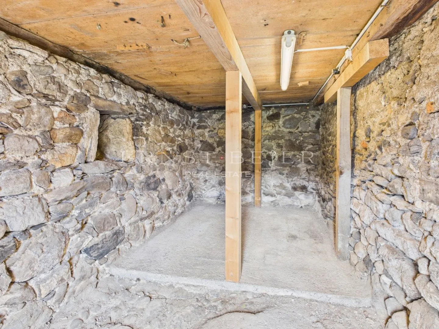 Beautiful chalet with adjoining barn and panoramic view - quiet surroundings - Photo 10 of 13