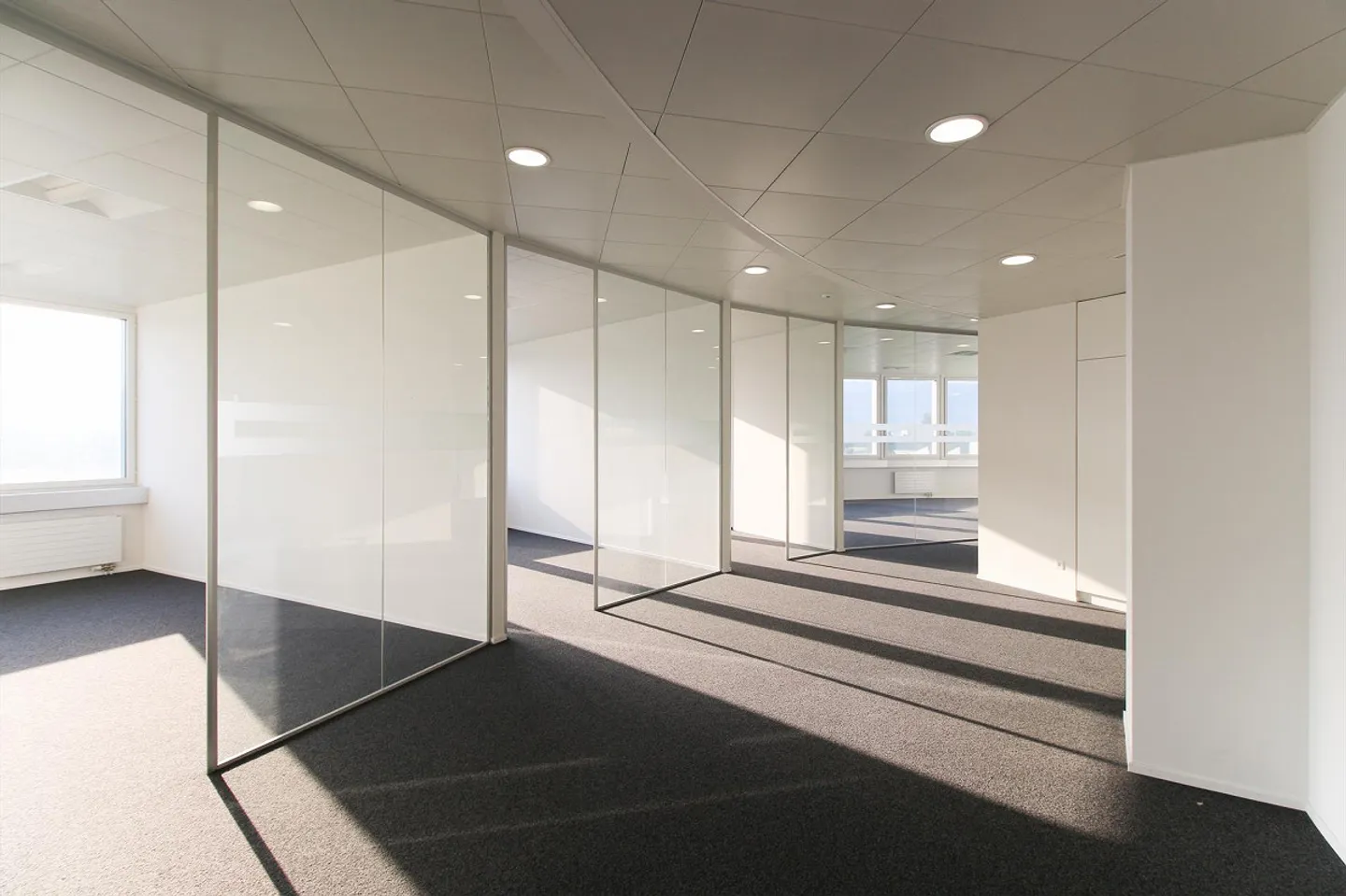 4-Tower's Steinhausen - Attractive Office Spaces for Rent - Photo 2 of 10