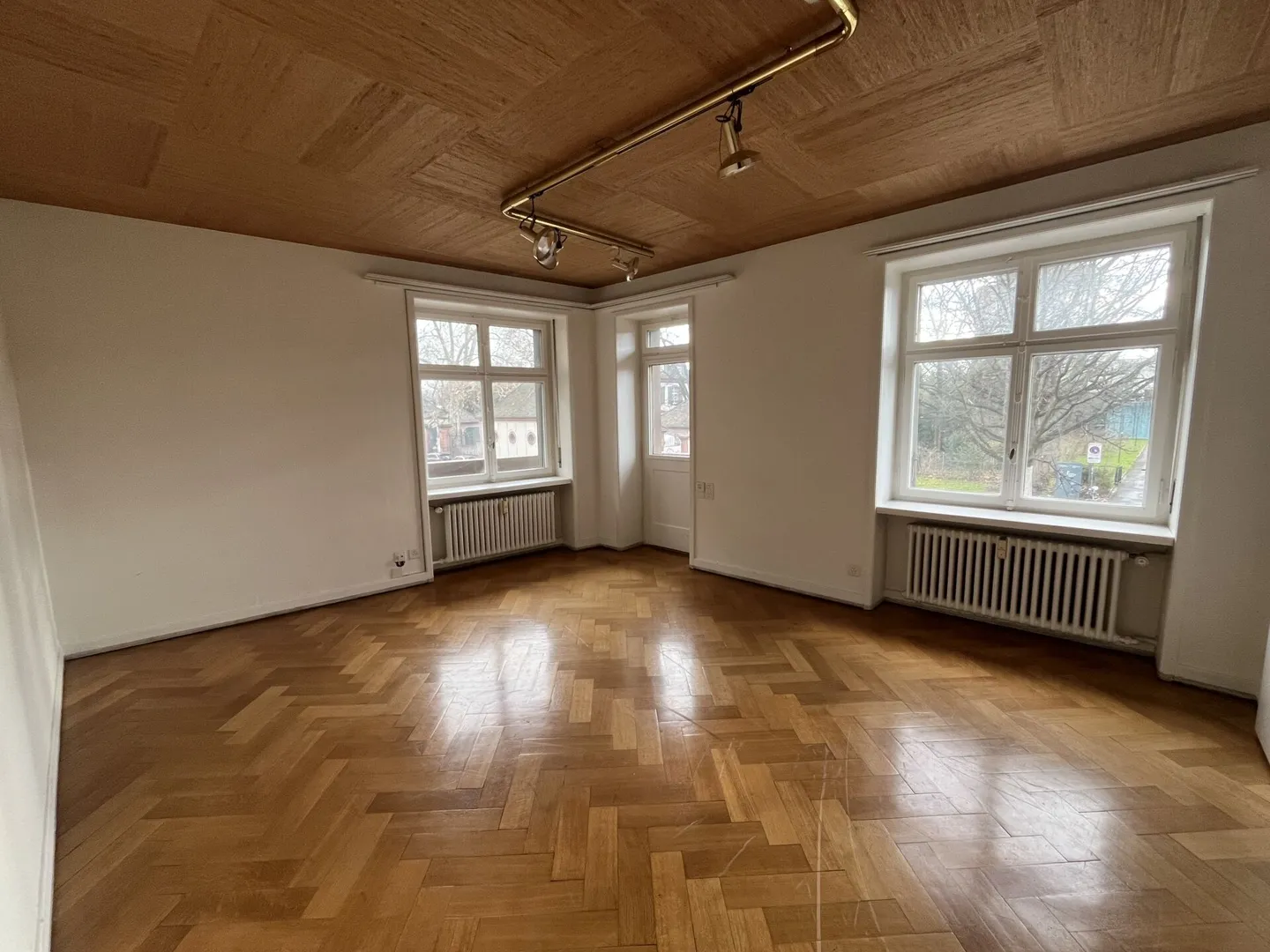 4-room apartment on the 1st floor - Photo 1 of 7