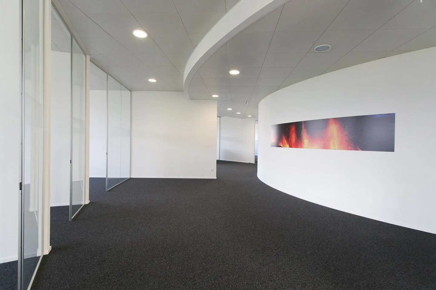 4-Tower's Steinhausen - Attractive Office Spaces for Rent - Photo 3 of 10