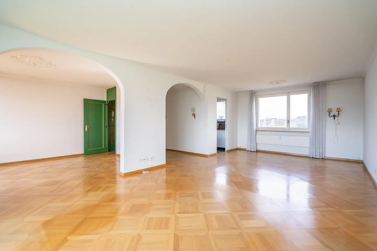 LIVING WITH A VIEW IN BERN - Photo 7 of 13