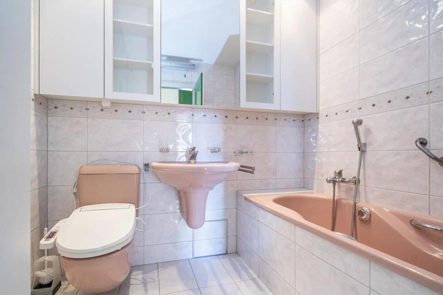 LIVING WITH A VIEW IN BERN - Photo 11 of 13