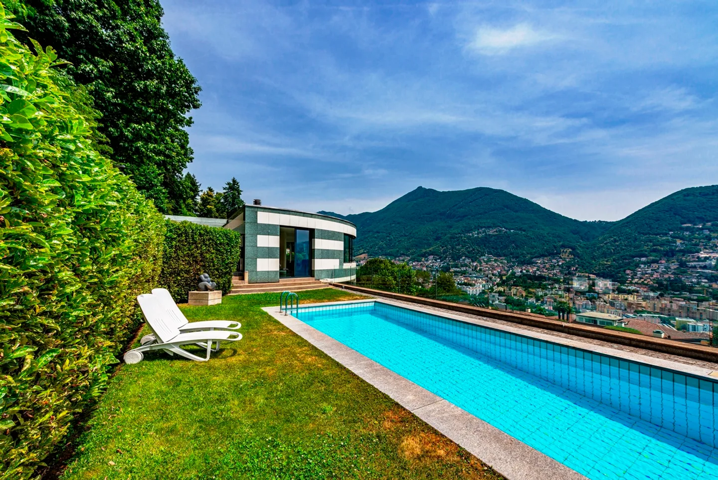 Modern villa with privacy and stunning lake view - Photo 6 of 19