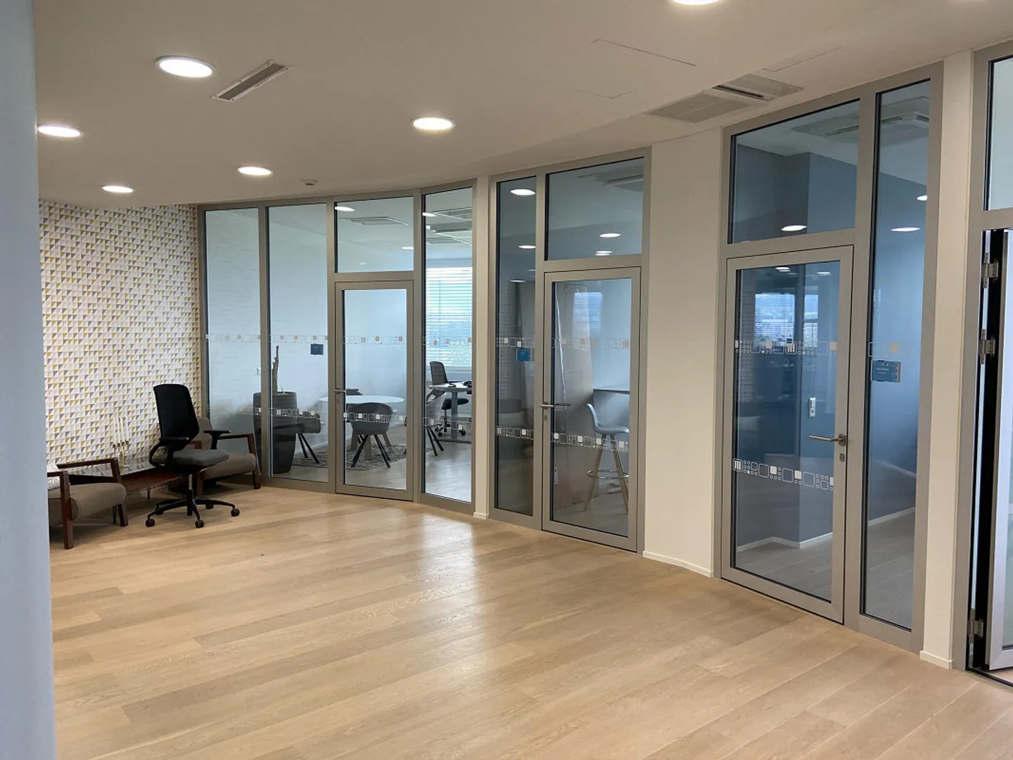 4-Tower's Steinhausen - Attractive Office Spaces for Rent - Photo 8 of 10
