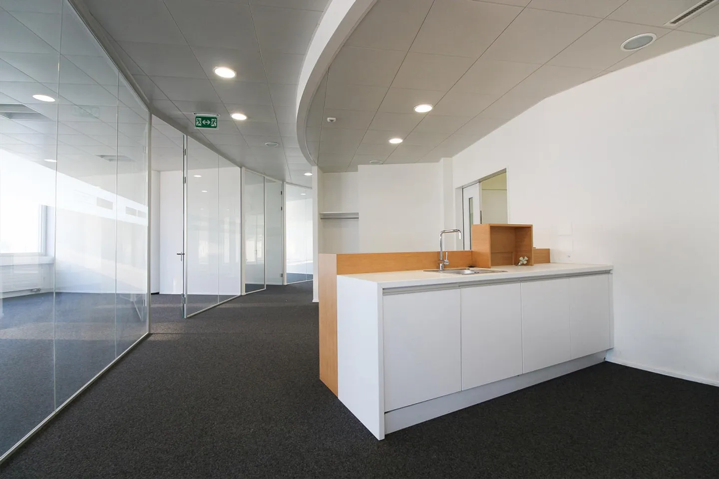 4-Tower's Steinhausen - Attractive Office Spaces for Rent - Photo 5 of 10