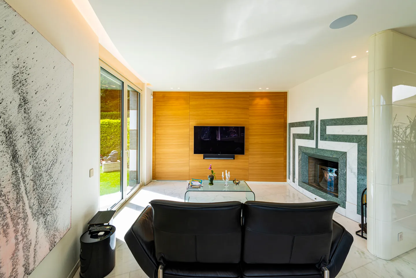 Modern villa with privacy and stunning lake view - Photo 11 of 19