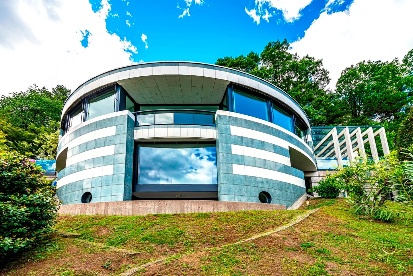 Modern villa with privacy and stunning lake view - Photo 19 of 19
