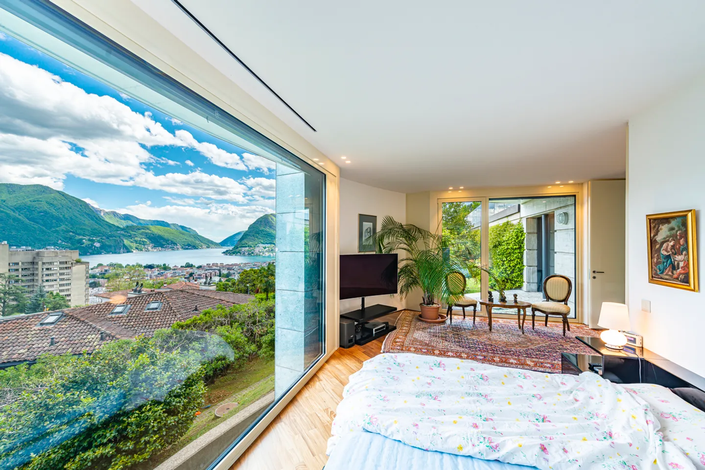 Modern villa with privacy and stunning lake view - Photo 15 of 19