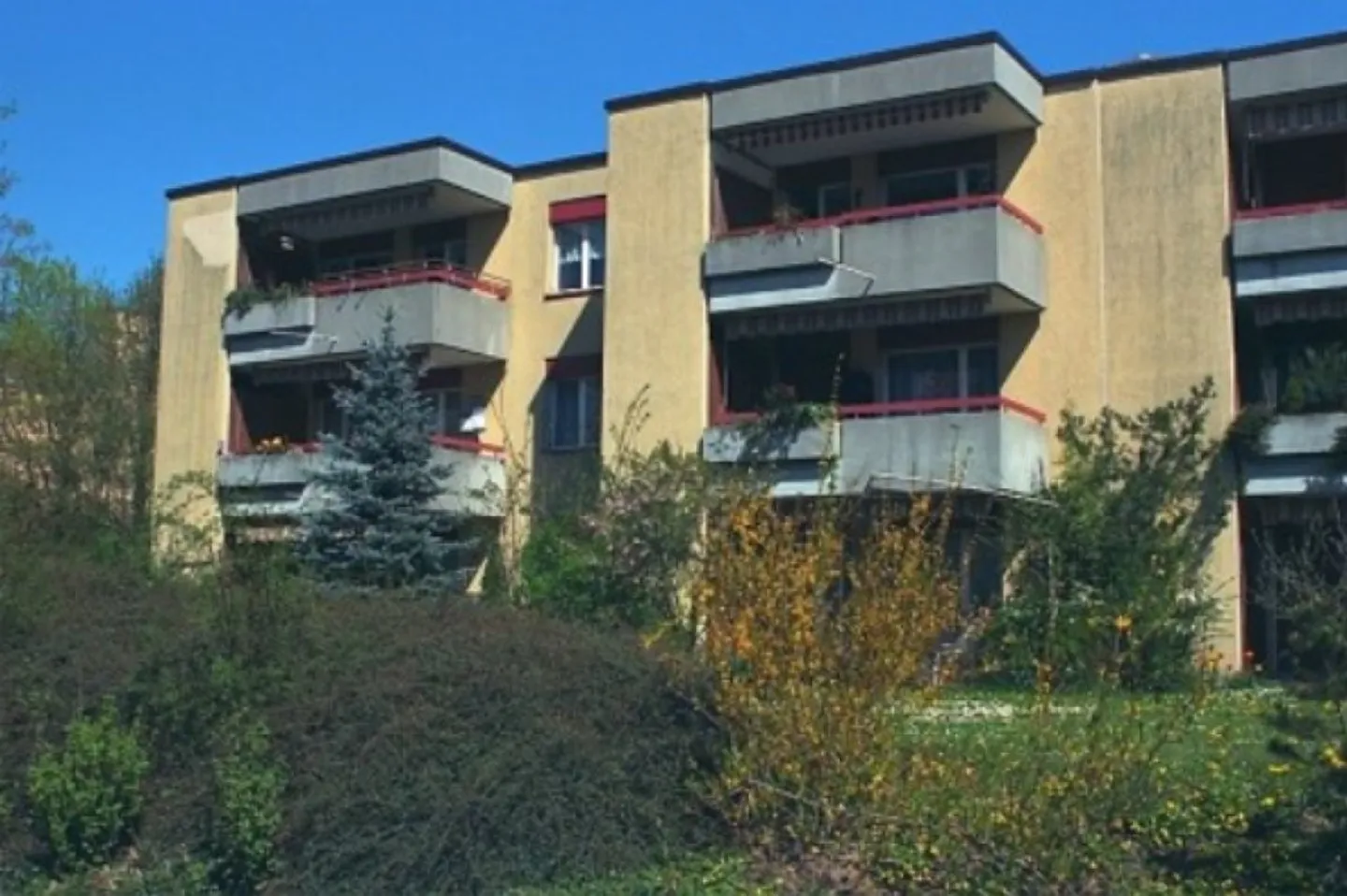 Appartamento spazioso in posizione soleggiata - TEMPORANEO FINO AL 31.03.2025 - Foto 1 di 8