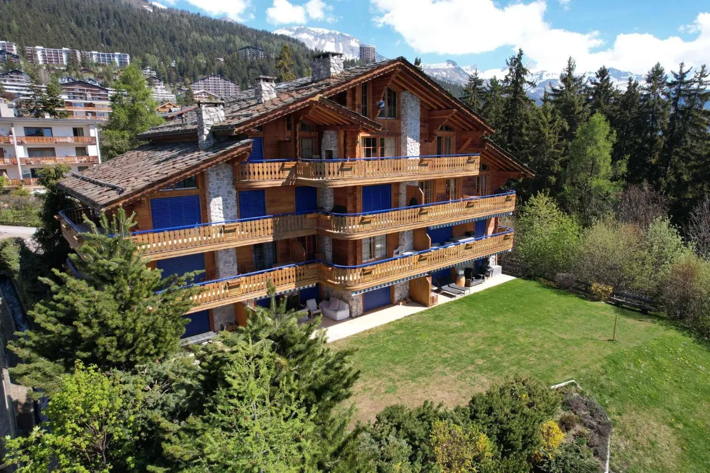 MAGNIFICO DUPLEX/ATTICO CON 6.5 CAMERE NEL CENTRO CON MOLTO BELLE ATTREZZATURE - Foto 1 di 13