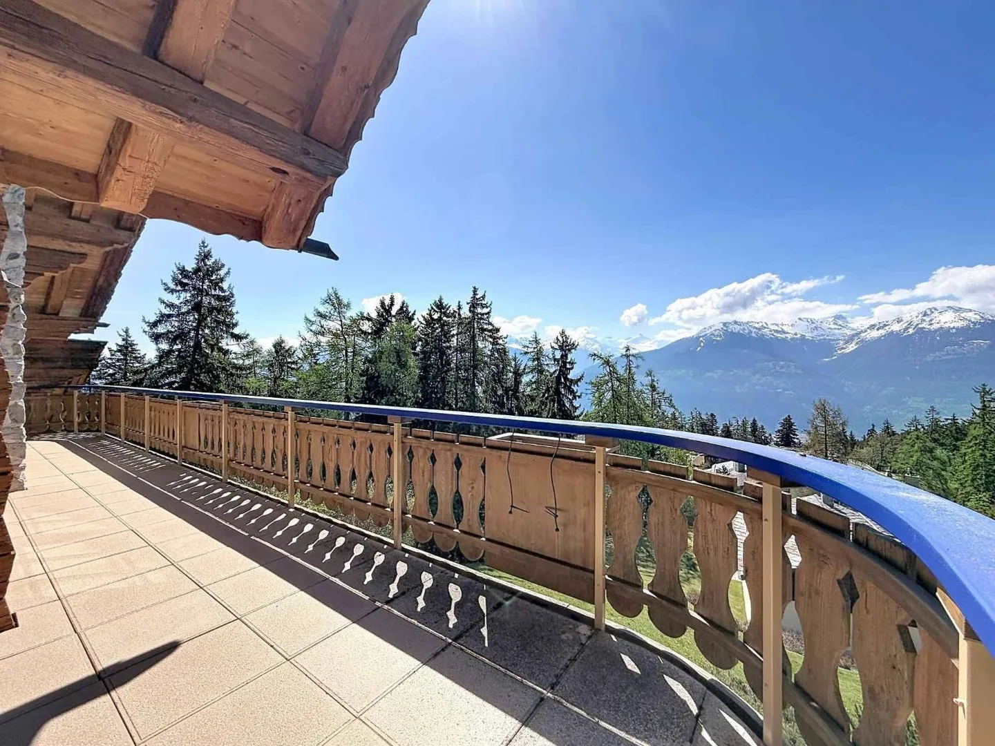 MAGNIFICO DUPLEX/ATTICO CON 6.5 CAMERE NEL CENTRO CON MOLTO BELLE ATTREZZATURE - Foto 4 di 13