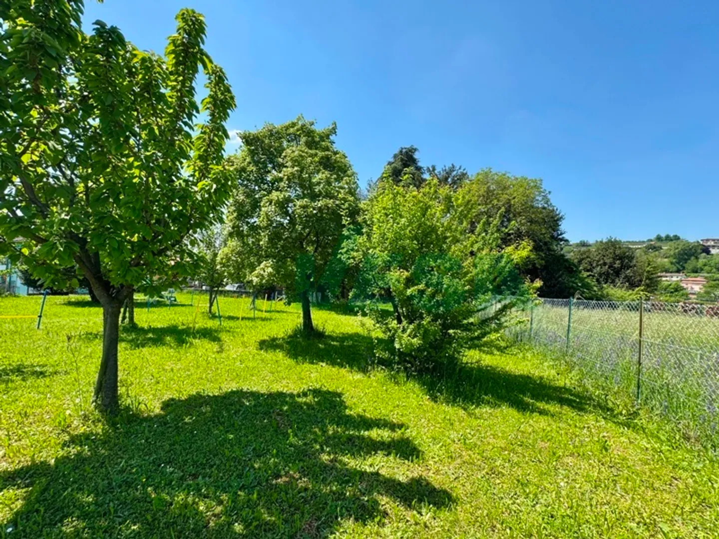 Splendid flat building plot with building permit - Photo 4 of 5