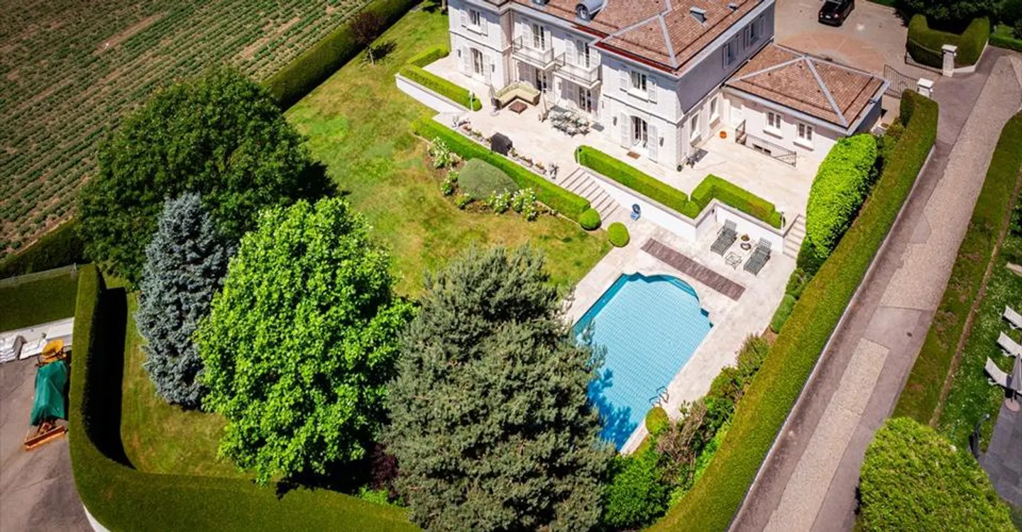 Charming intimate residence in a sought-after residential area - Photo 7 of 12