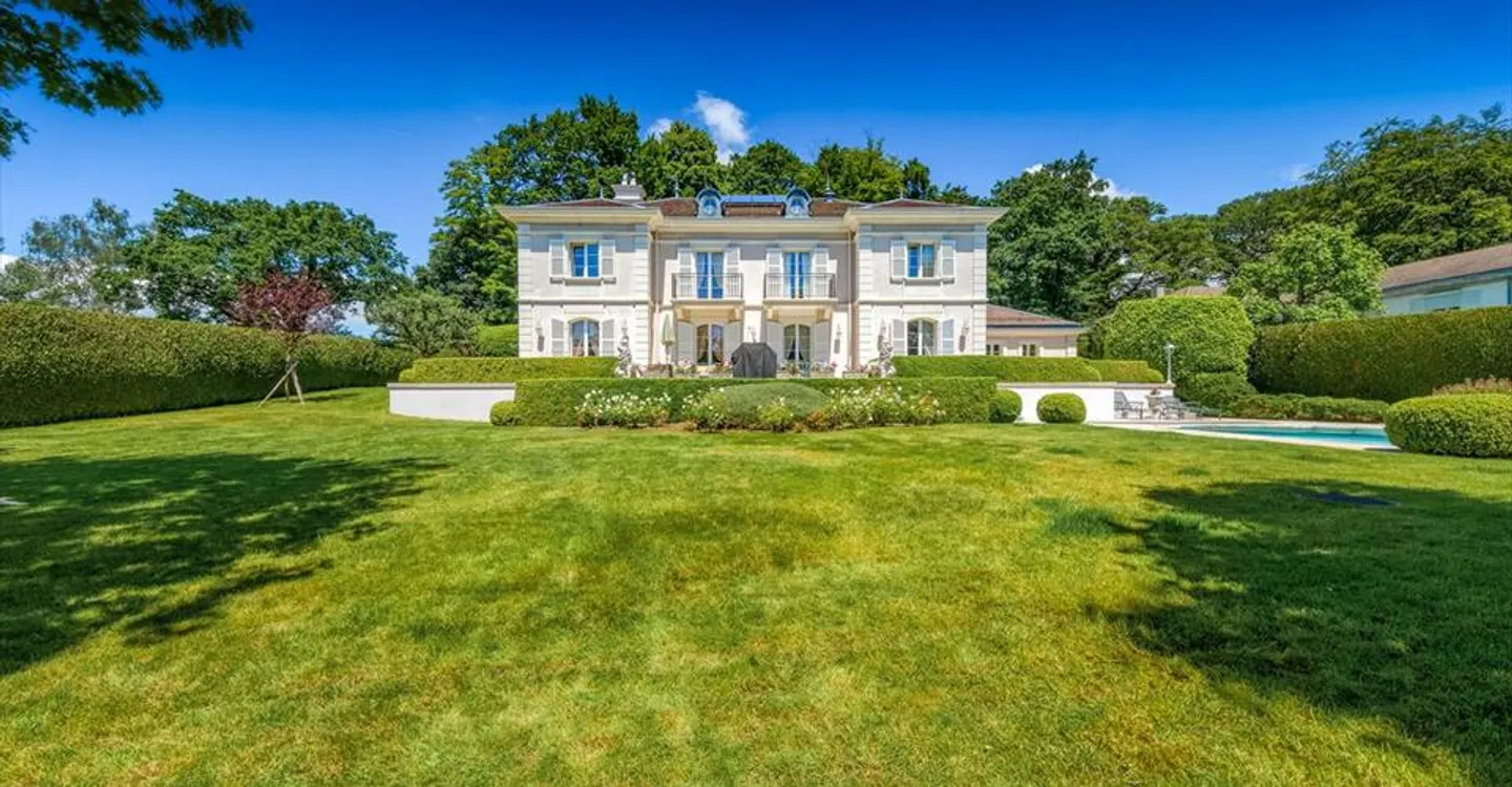 Charming intimate residence in a sought-after residential area - Photo 8 of 12
