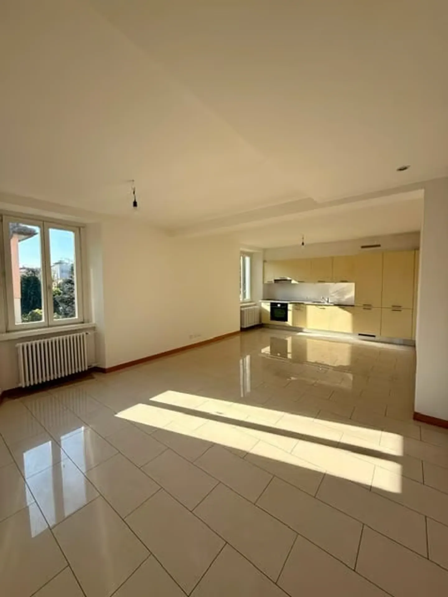 Appartamento luminoso 3.5 locali - Foto 2 di 9