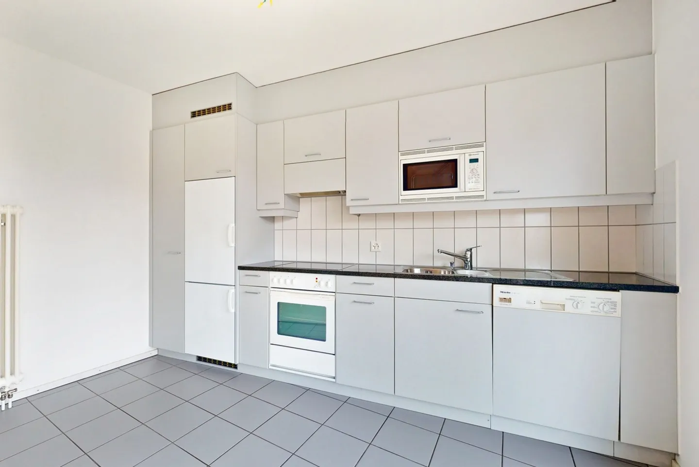 Charming 4.5-Room Apartment - Photo 2 of 8