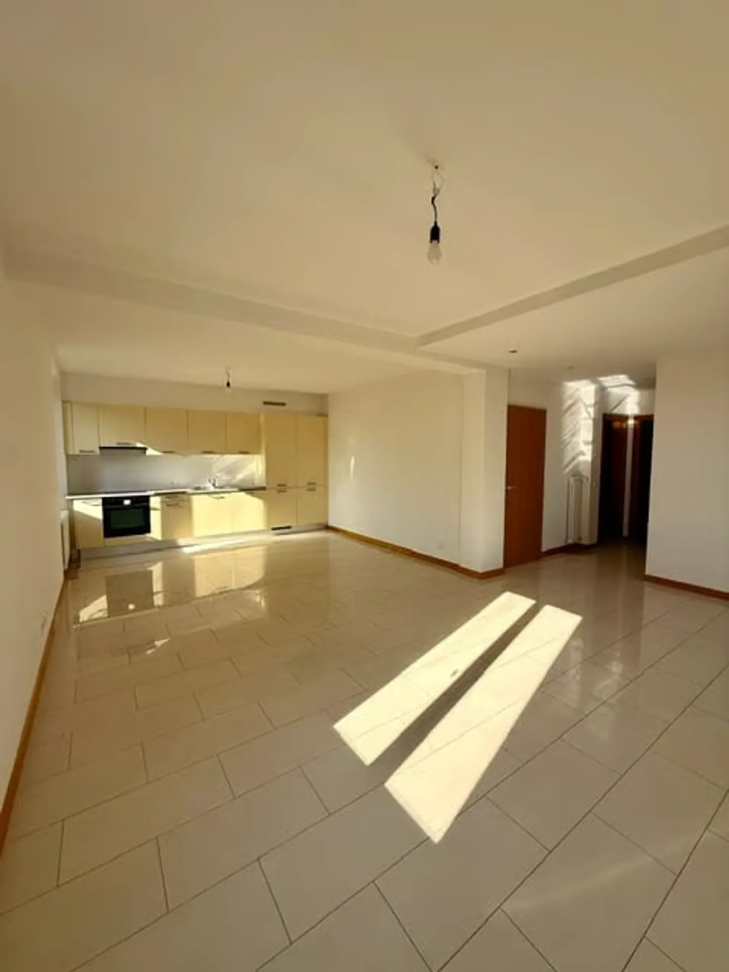 Appartamento luminoso 3.5 locali - Foto 3 di 9