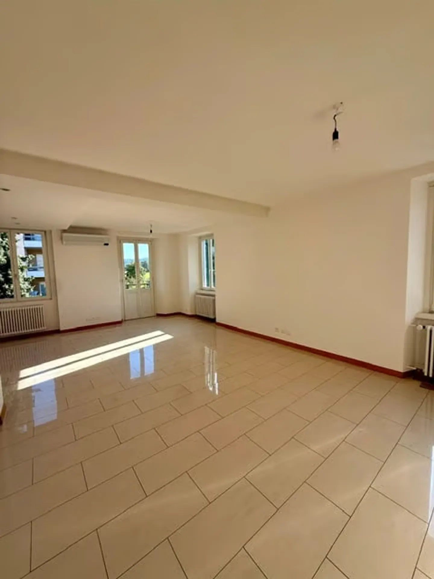 Appartamento luminoso 3.5 locali - Foto 4 di 9