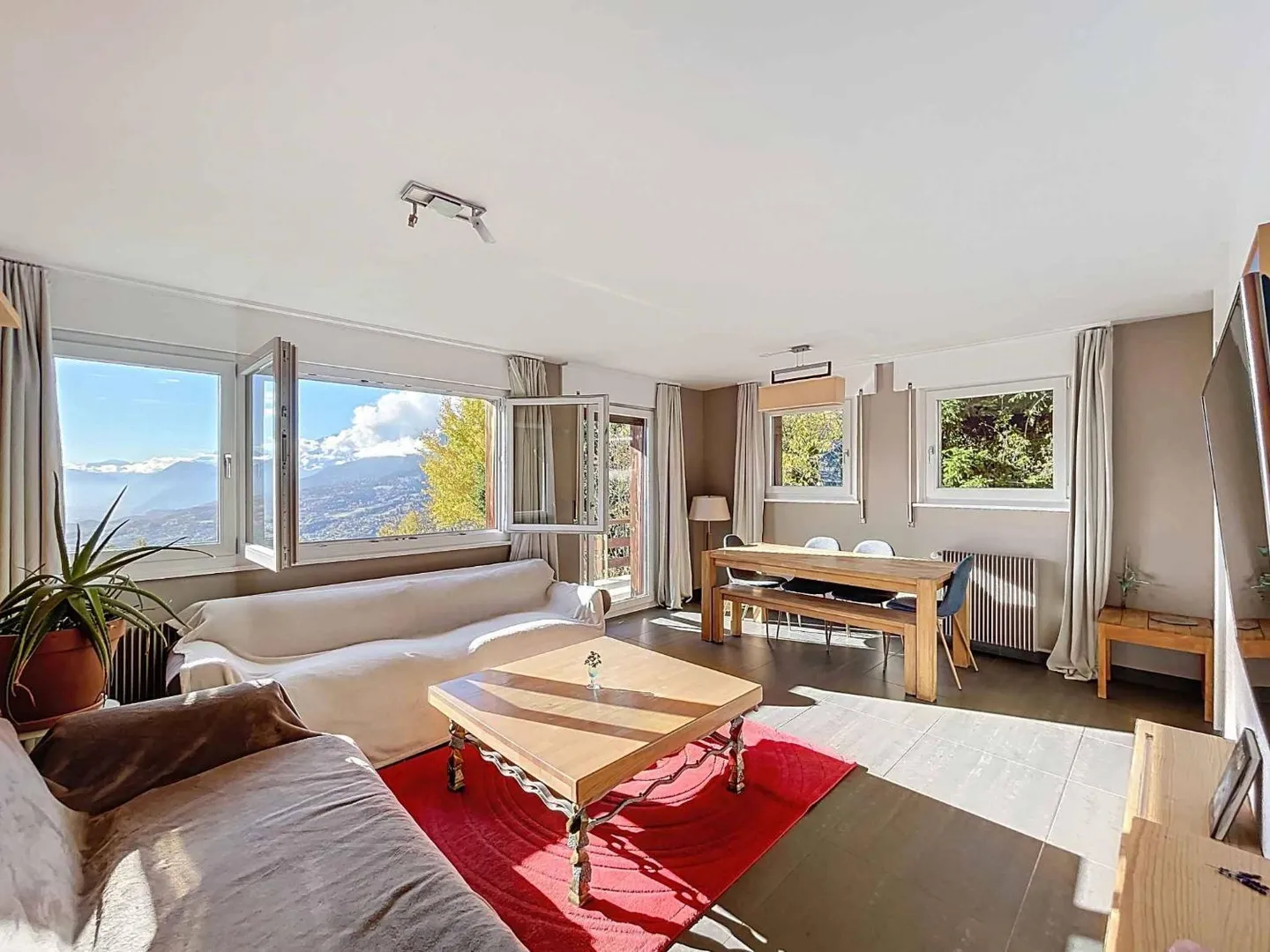 APPARTAMENTO MOLTO BELLO DI 3,5 STANZE CON VISTA PANORAMICA ECCEZIONALE - Foto 4 di 9