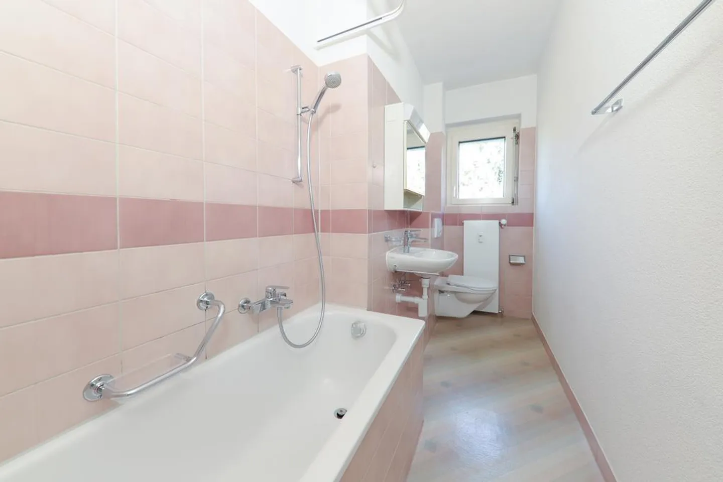 Charmante Wohnung in grüner Umgebung - Foto 3 von 8