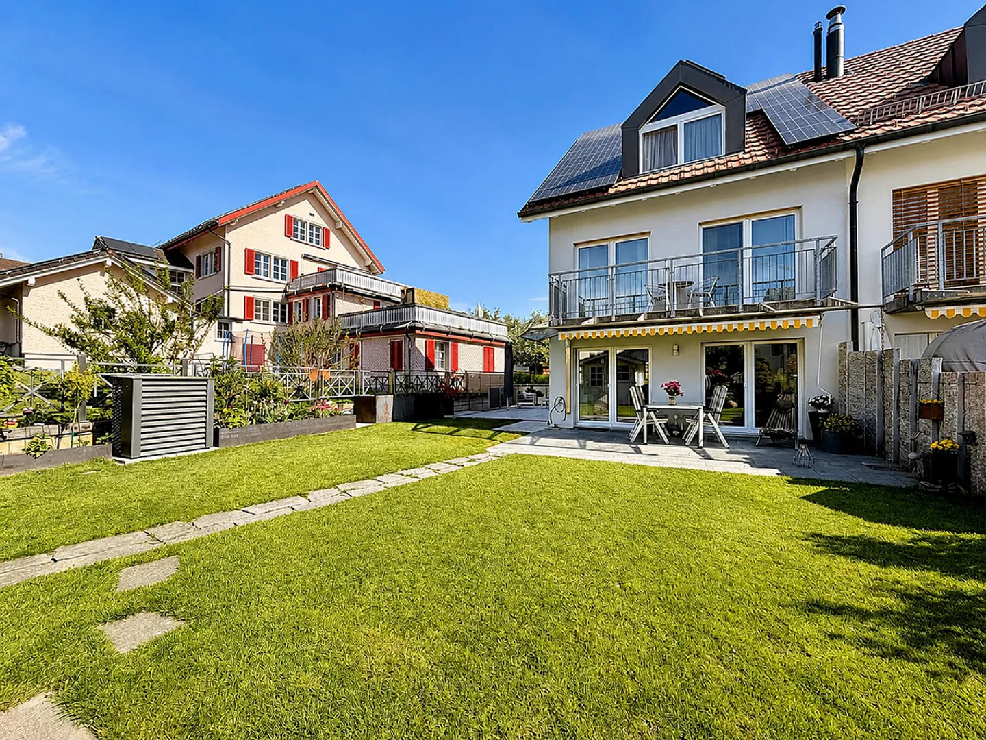 Moderna casa bifamiliare di 4½ stanze con impianto fotovoltaico, pompa di calore - Foto 3 di 12