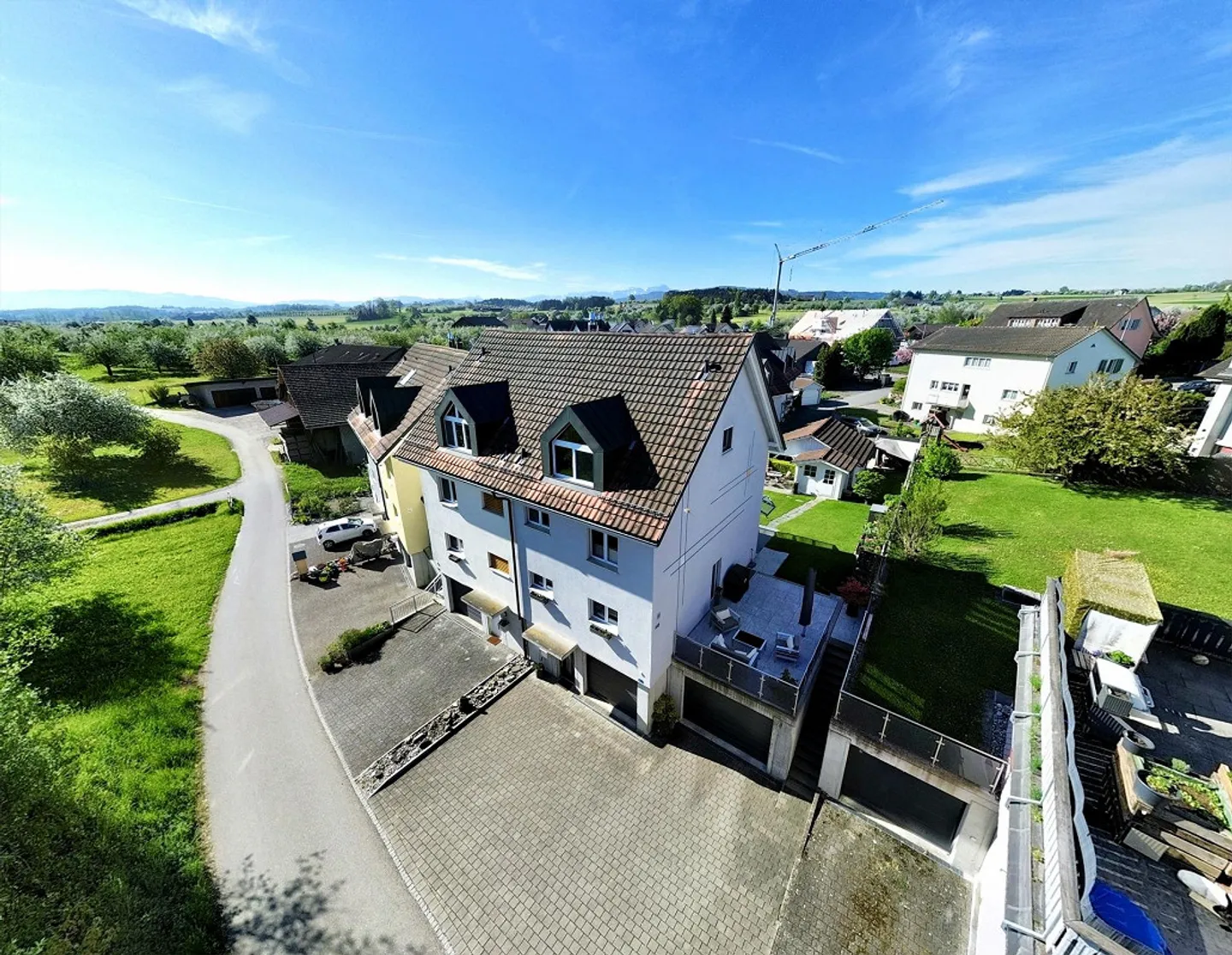 Moderna casa bifamiliare di 4½ stanze con impianto fotovoltaico, pompa di calore - Foto 4 di 12