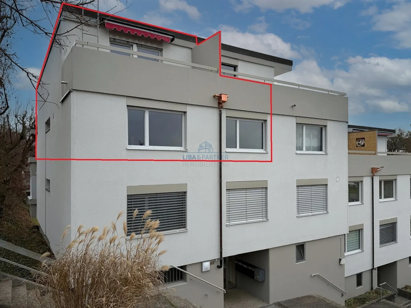 Attika-Maisonettewohnung: Weitblick, Ruhe, drei sonnige Aussenbereiche - Foto 1 von 13