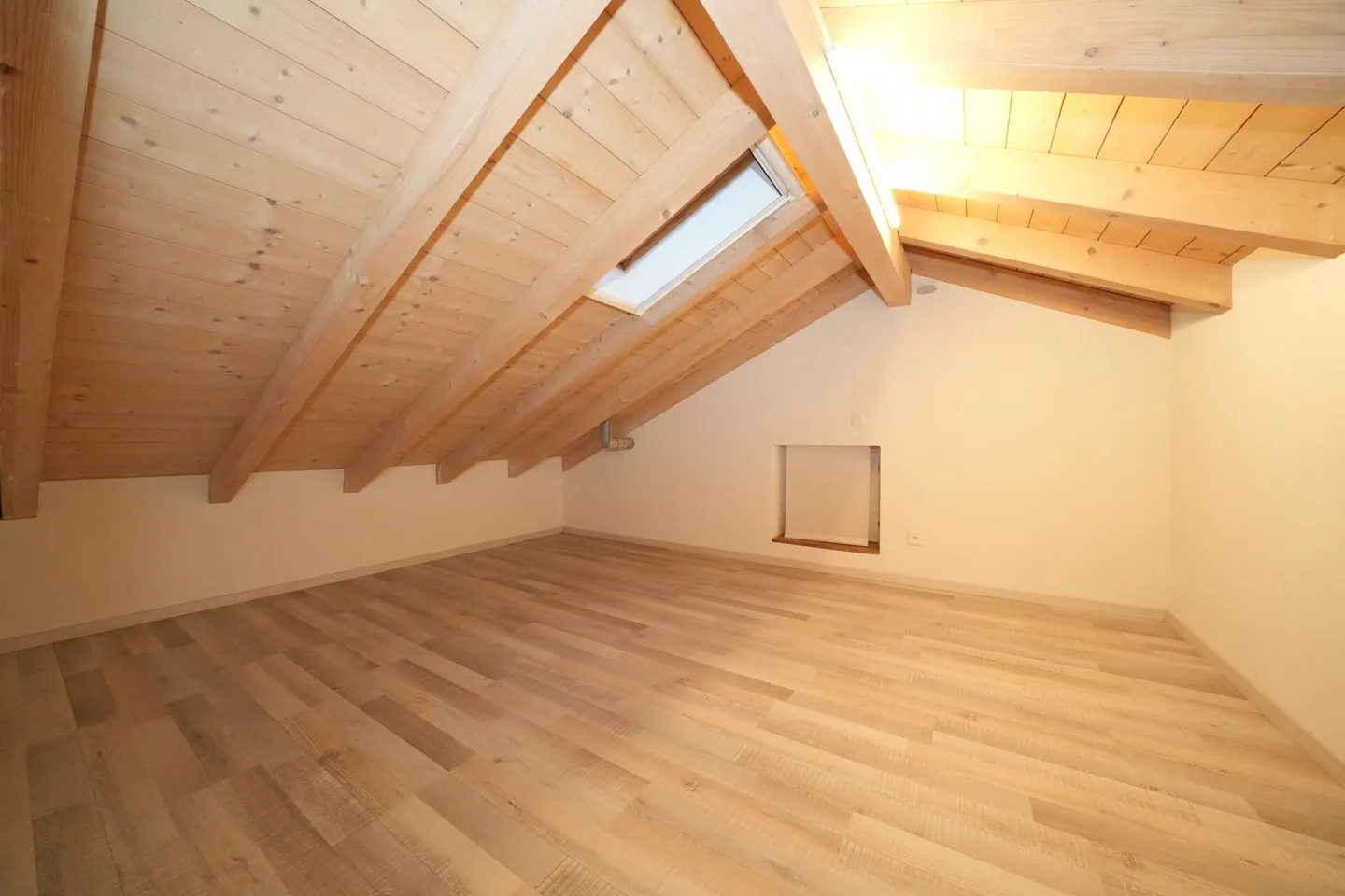 Vivere come in una casa unifamiliare - Ampio attico su due piani con terrazza soleggiata - Foto 8 di 8