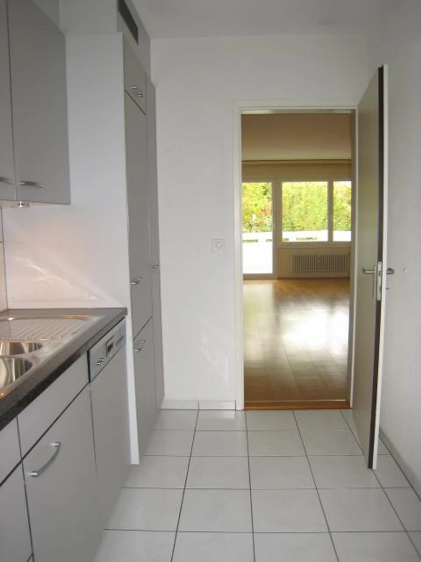 Appartamento spazioso nel verde - Foto 6 di 9