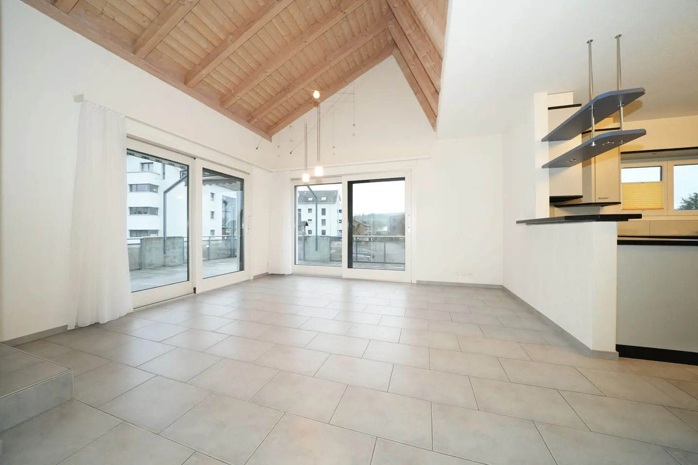 Vivere come in una casa unifamiliare - Ampio attico su due piani con terrazza soleggiata - Foto 5 di 8
