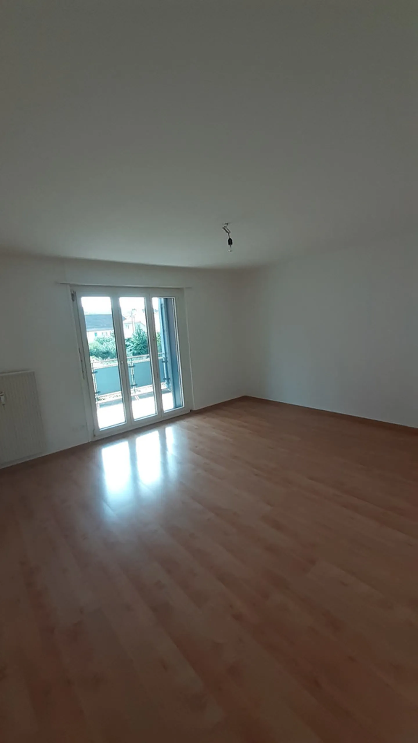 A quiet neighborhood and large rooms - Photo 4 of 7