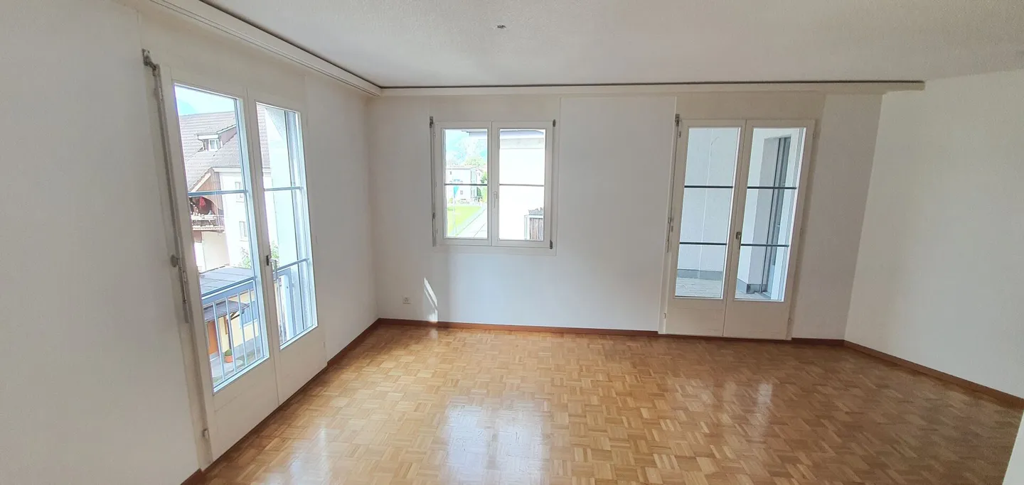 spacious 2.5-room apartment in a central location - Photo 4 of 10