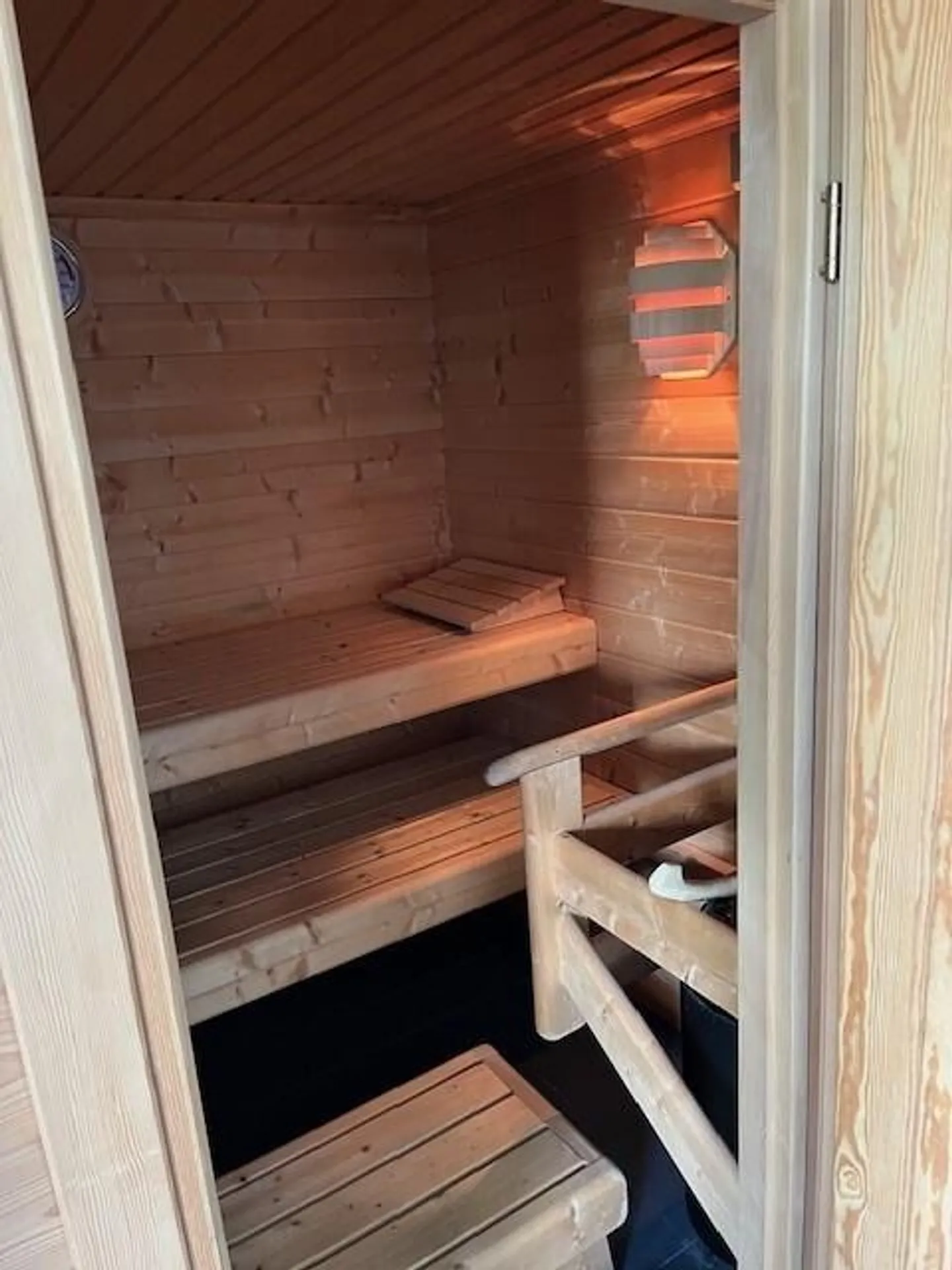 Modern penthouse apartment with private sauna (near Novartis Campus) - Photo 7 of 9