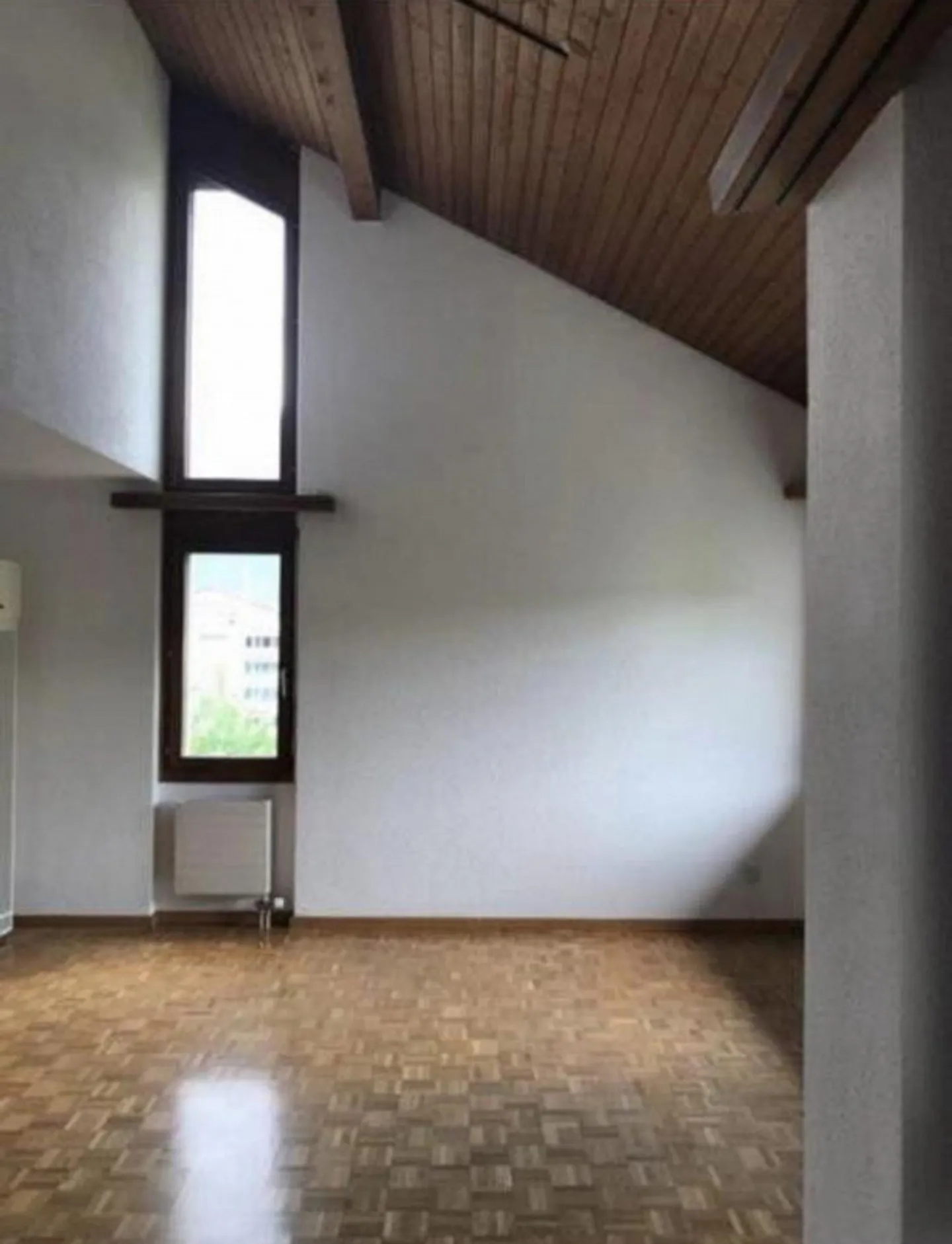 Spacious 5 1/2 Room Apartment - Photo 1 of 4