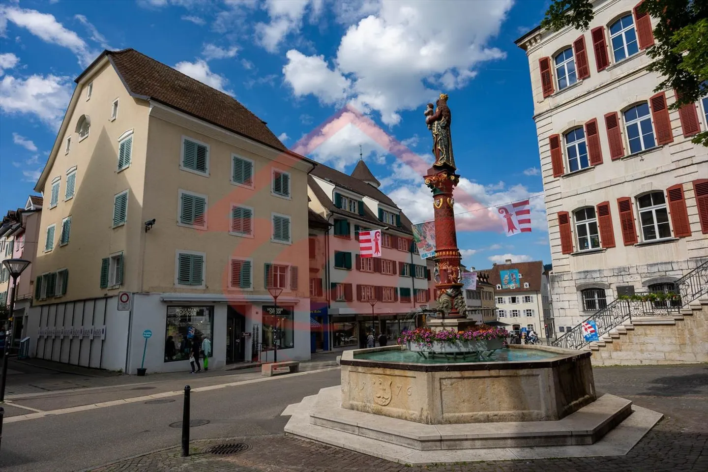 Gemischt genutztes Gebäude - Foto 2 von 8